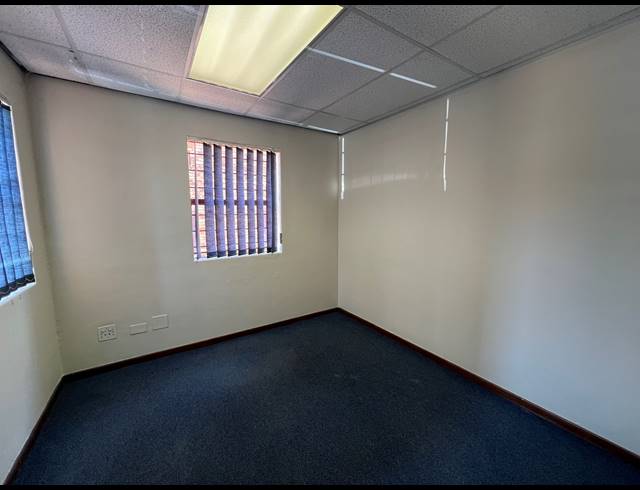 192M² BUSINESS TO LET IN WELTEVREDEN PARK
